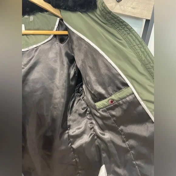 COPY - Small Women's Calvin Klein Black and Army Green Puffer Coat with Faux Fu… - Picture 6 of 12